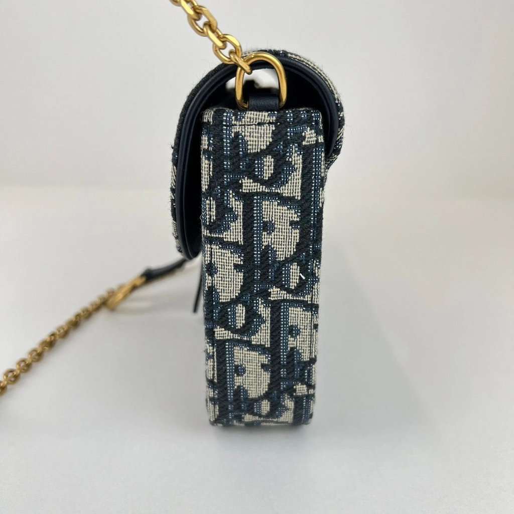 Dior Saddle Wallet on Chain in Blue Dior Oblique Jacquard Blue Never worn - Model View