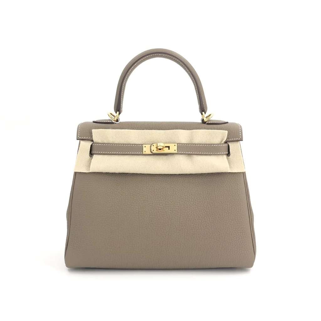 Hermès 2022 (Stamp U) Size 25 Togo leather Kelly Etoupe in Color with Gold Hardware Beige Leather Very good - Front View