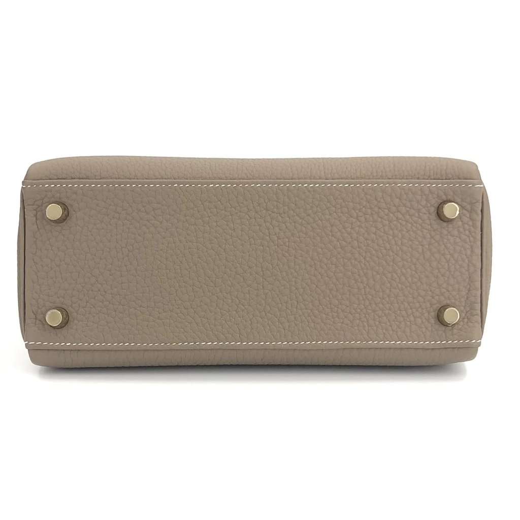 Hermès 2022 (Stamp U) Size 25 Togo leather Kelly Etoupe in Color with Gold Hardware Beige Leather Very good - Box View