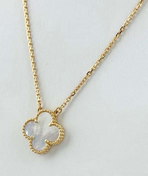 Van Cleef & Arpels Vintage Alhambra Mother of Pearl Pendant Necklace in 18k Yellow Gold Yellow Gold Very good - Back View