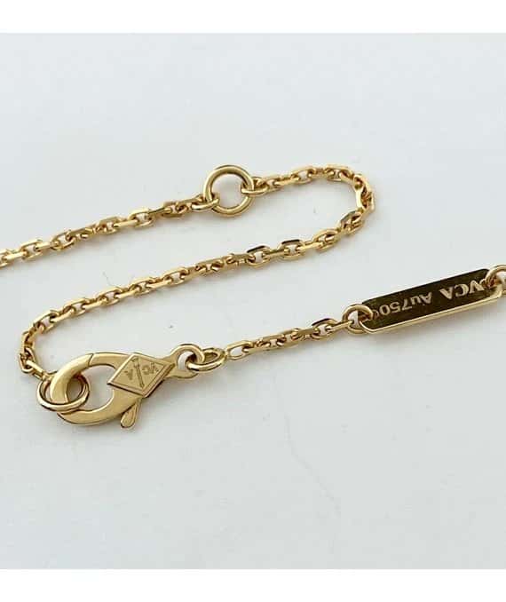 Van Cleef & Arpels Vintage Alhambra Mother of Pearl Pendant Necklace in 18k Yellow Gold Yellow Gold Very good - Model View