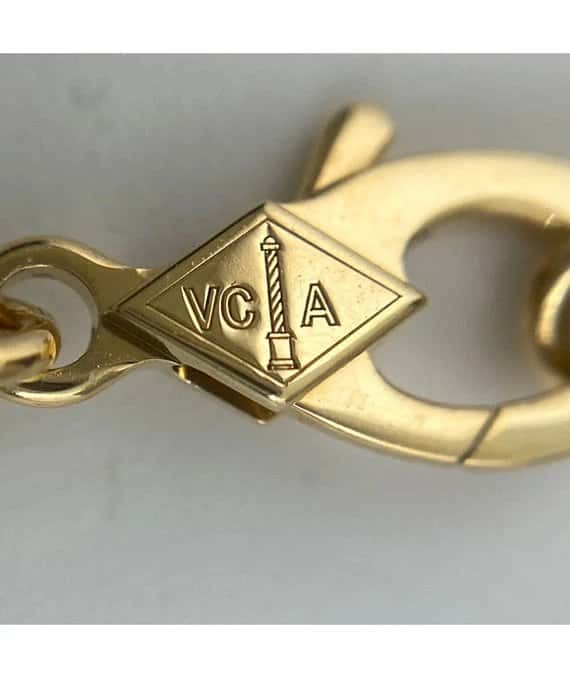 Van Cleef & Arpels Vintage Alhambra Mother of Pearl Pendant Necklace in 18k Yellow Gold Yellow Gold Very good - Box View