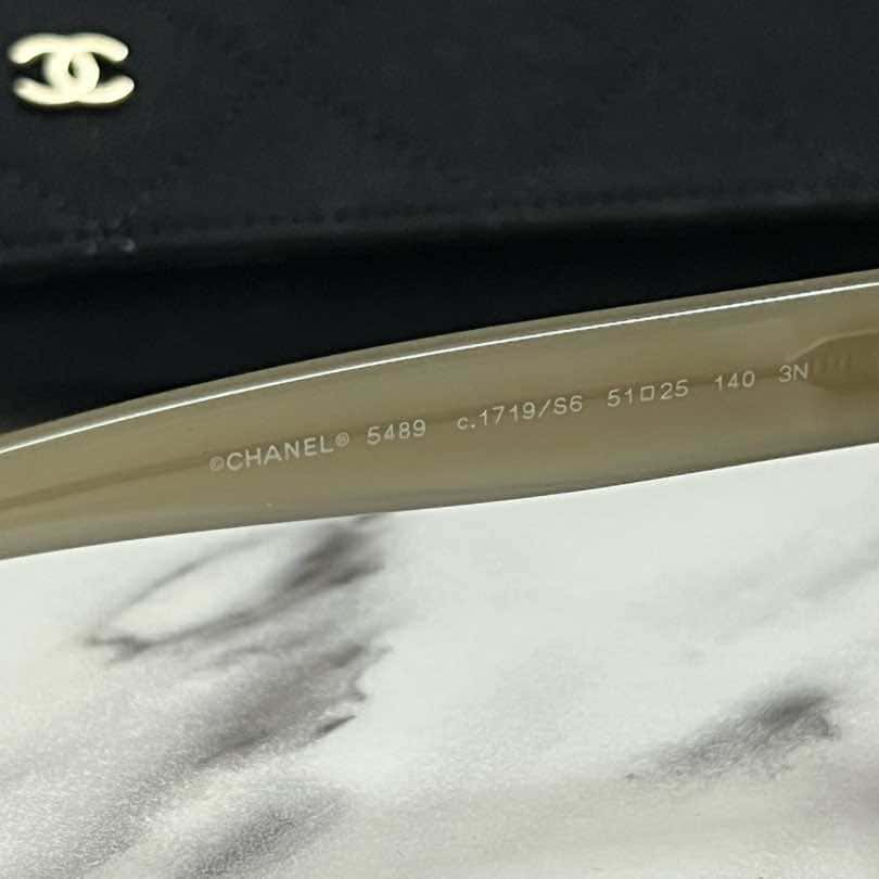 Chanel Round Camel Acetate Glass Never worn - Back View