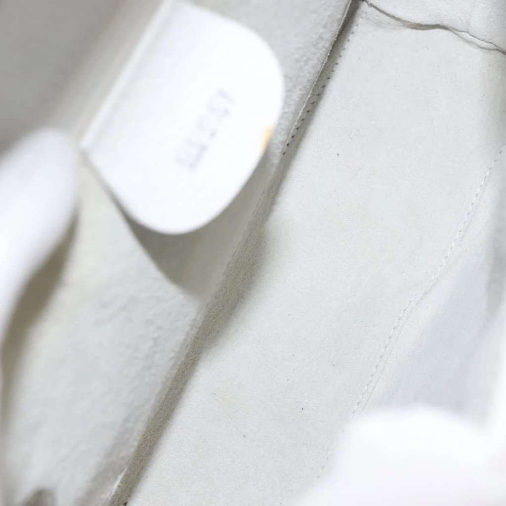 Gucci Shoulder Bag White Leather Good - Model View