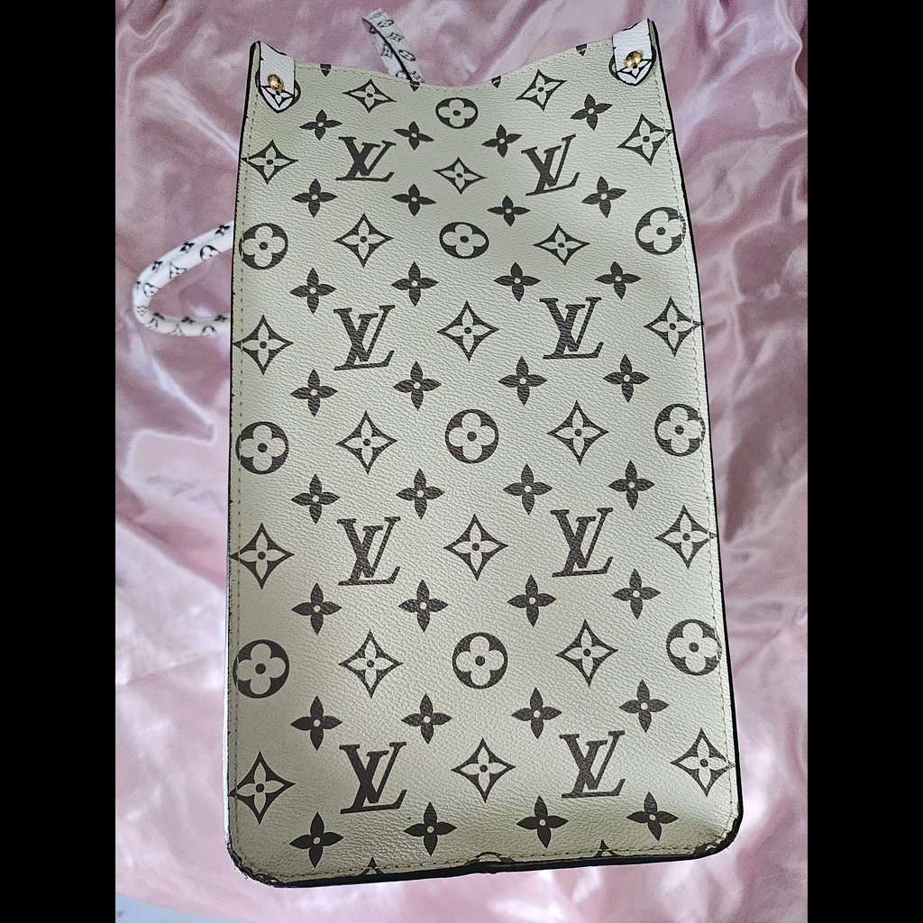 Louis Vuitton On The Go GM MultiColor Canvas Good condition - Model View