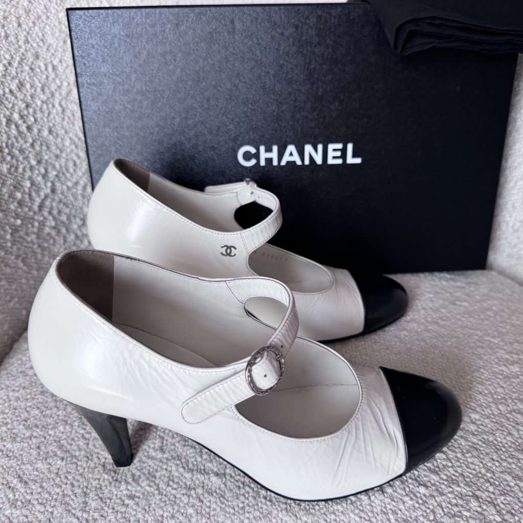Chanel Mary Janes White Leather Very good - Back View
