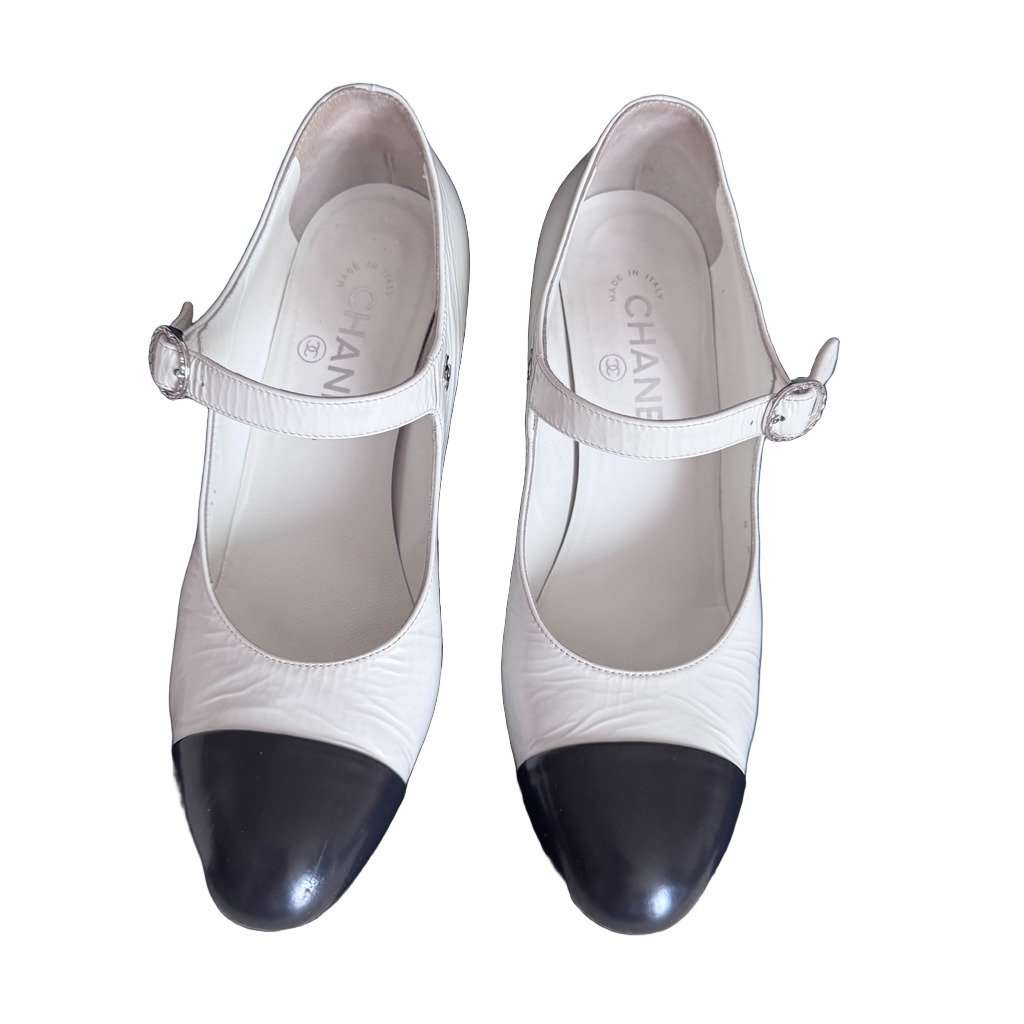 Chanel Mary Janes White Leather Very good - Front View