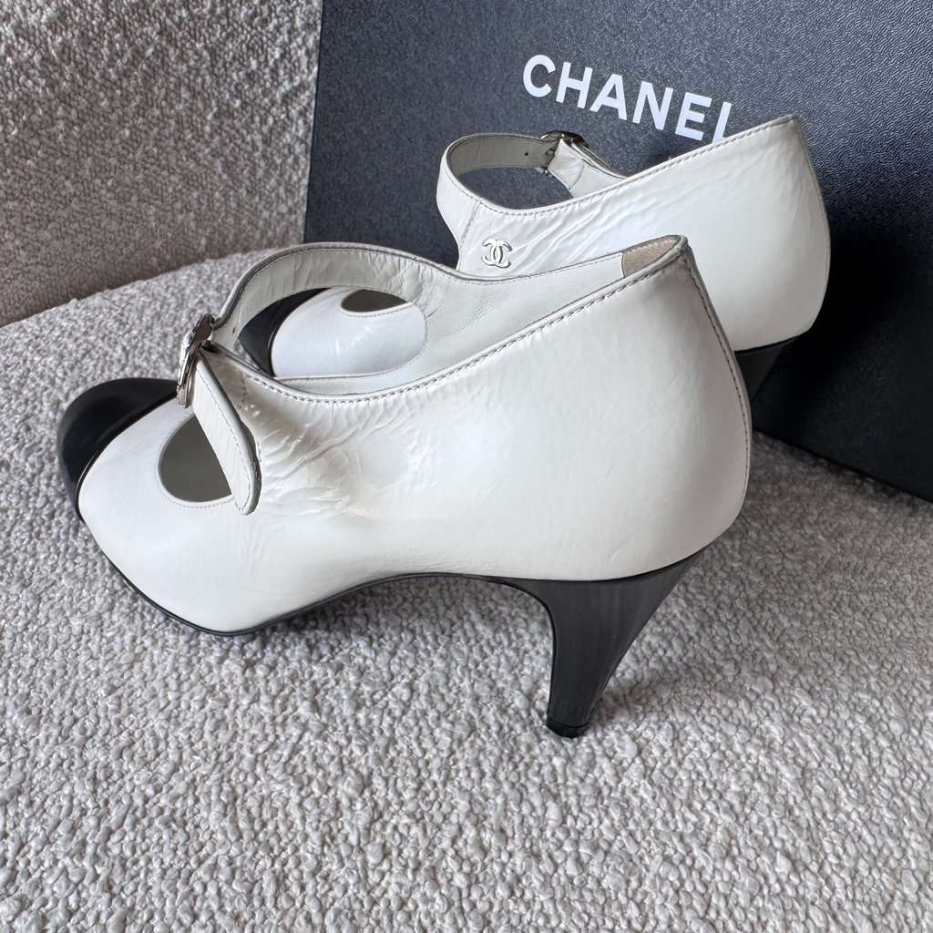 Chanel Mary Janes White Leather Very good - Model View