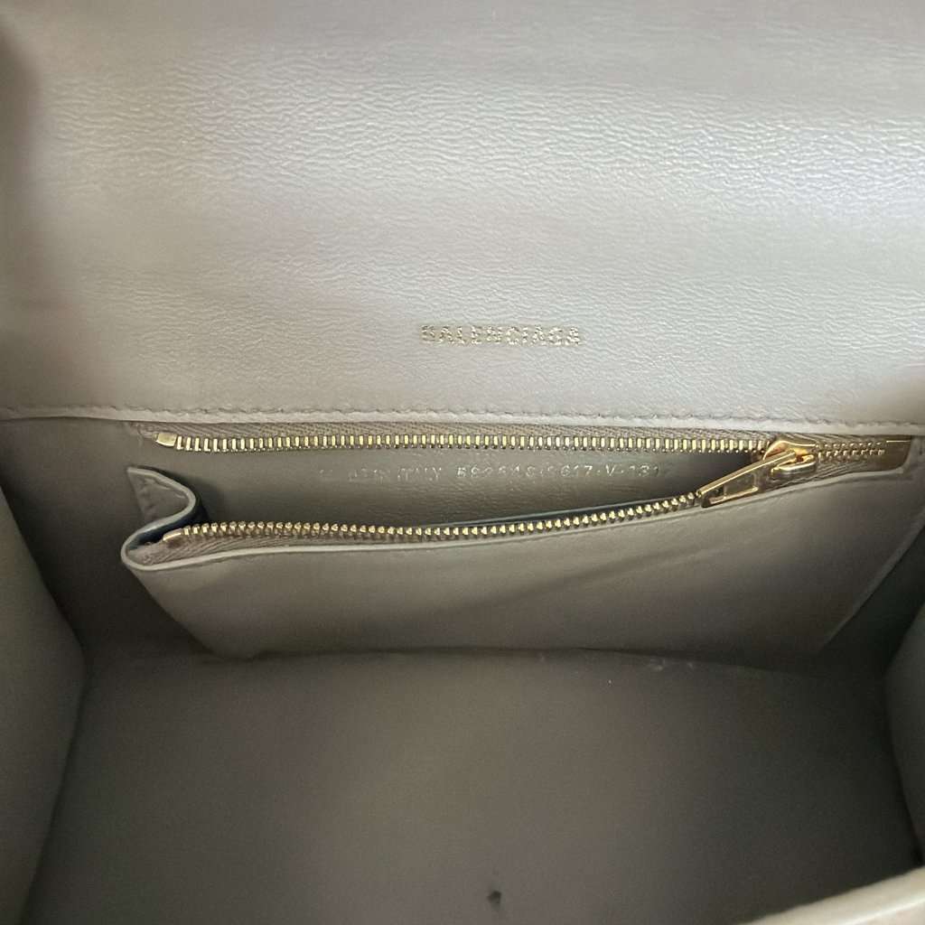 Balenciaga Hourglass Small Beige Leather Very good condition - Model View
