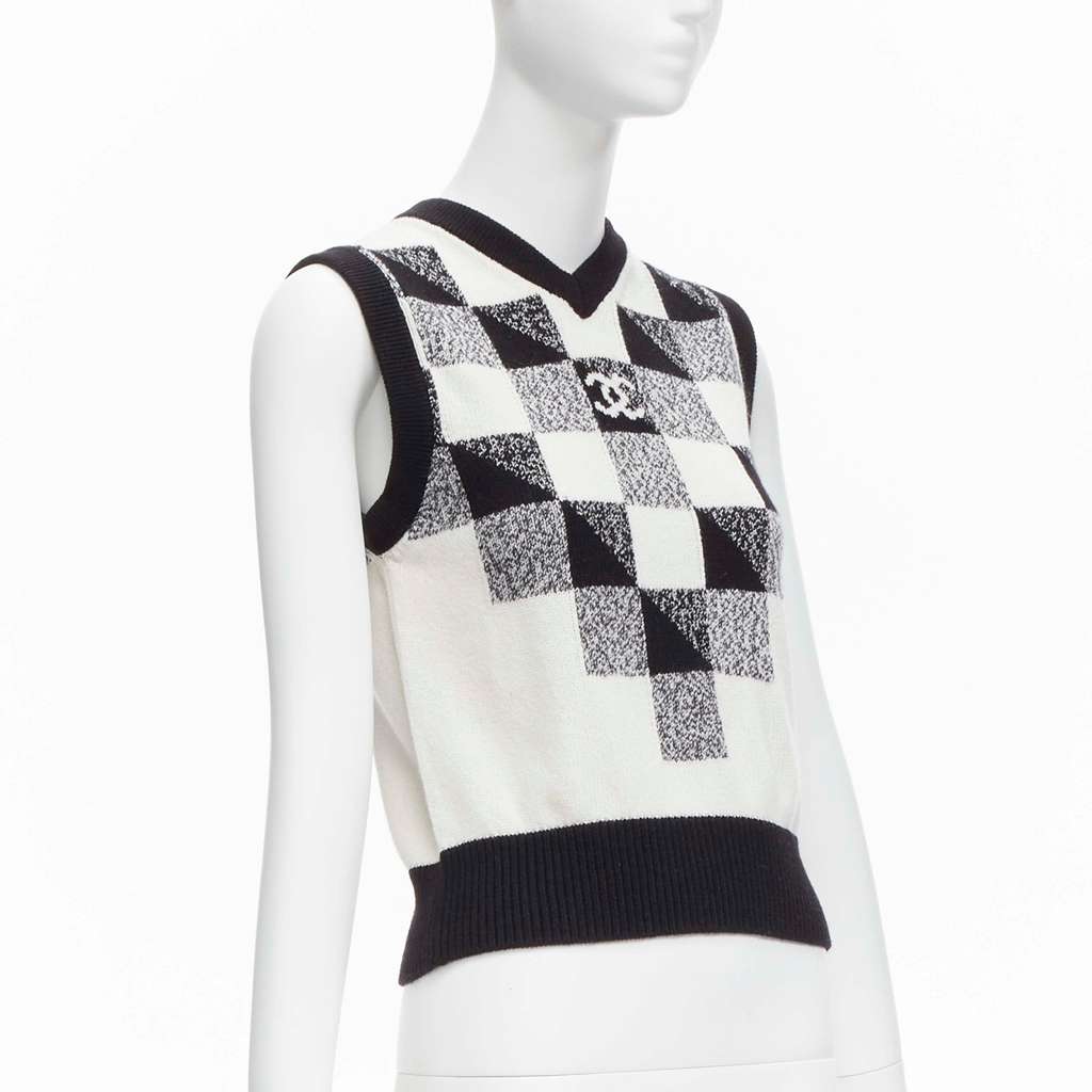 Chanel Check CC Sweater Vest Black Cashmere Never worn - Inside View