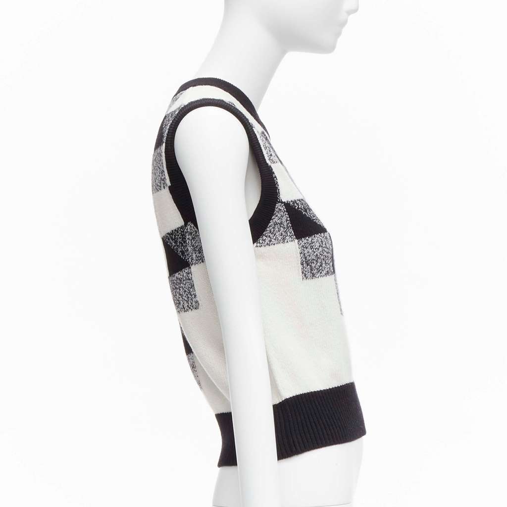 Chanel Check CC Sweater Vest Black Cashmere Never worn - Model View
