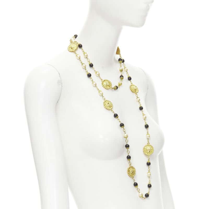 Chanel Lion Head Necklace Gold Metal Very good - Inside View