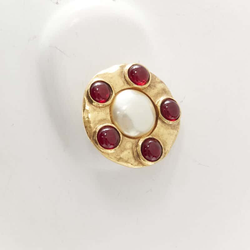 Chanel Gripoix Pearl Earrings Gold Metal Very good - Model View