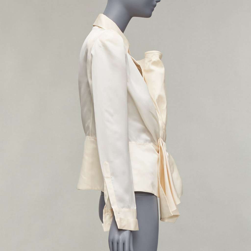 Gianfranco Ferré Bow Detail Jacket Beige Silk Very good condition - Model View