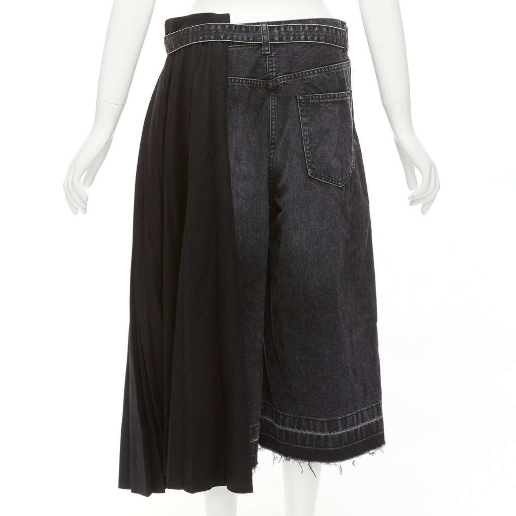 Sacai Denim Pleats Shorts Black Cotton Never worn - Back View