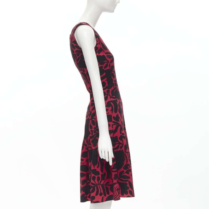 Oscar De La Renta Panelled Flared Dress Red Polyester Very good - Model View