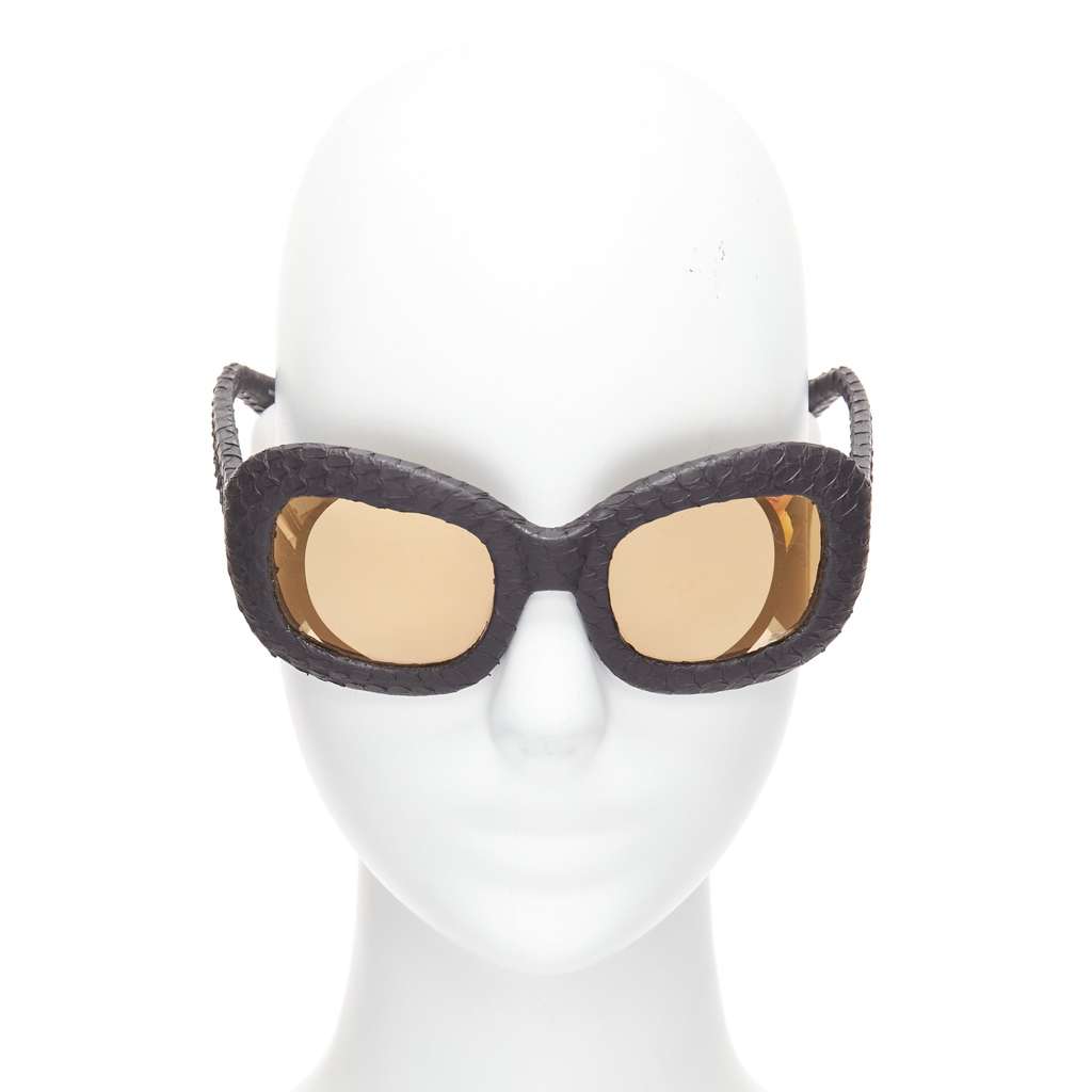 Linda Farrow Scaled Gold Sunglasses Black Very good - Front View