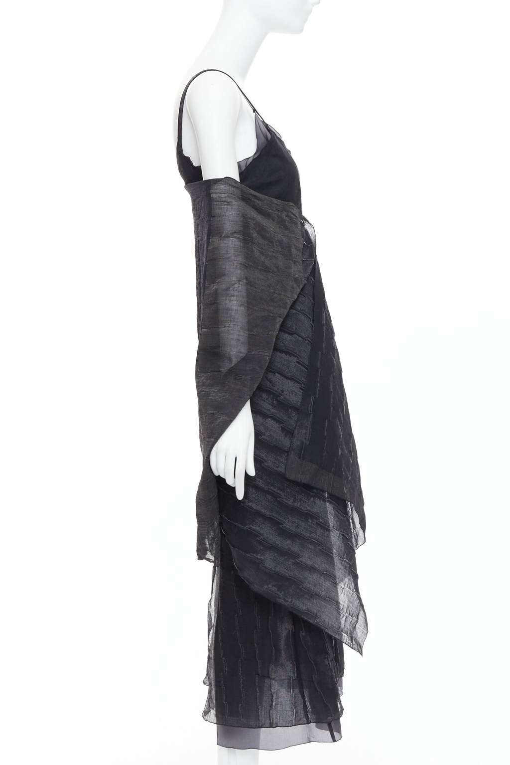 Romeo Gigli Crinkled Dress Shawl Black Wool Never worn - Model View
