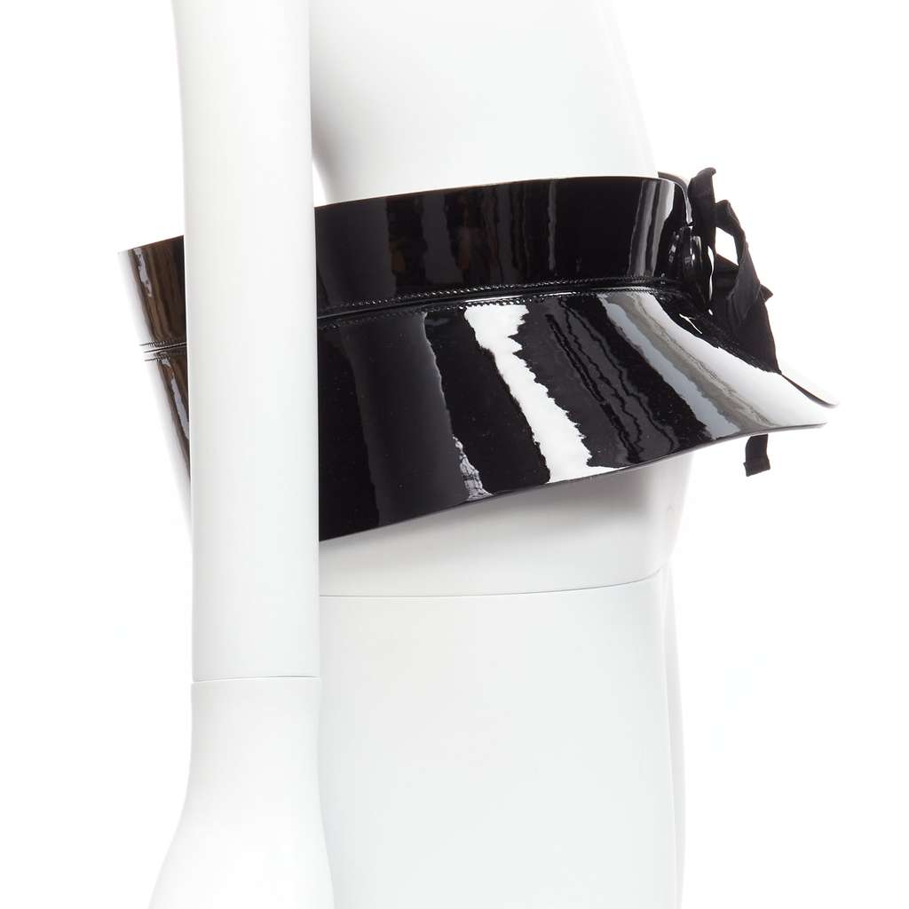 Louis Vuitton Cowhide Gold Buckle Belt Black Very good - Model View
