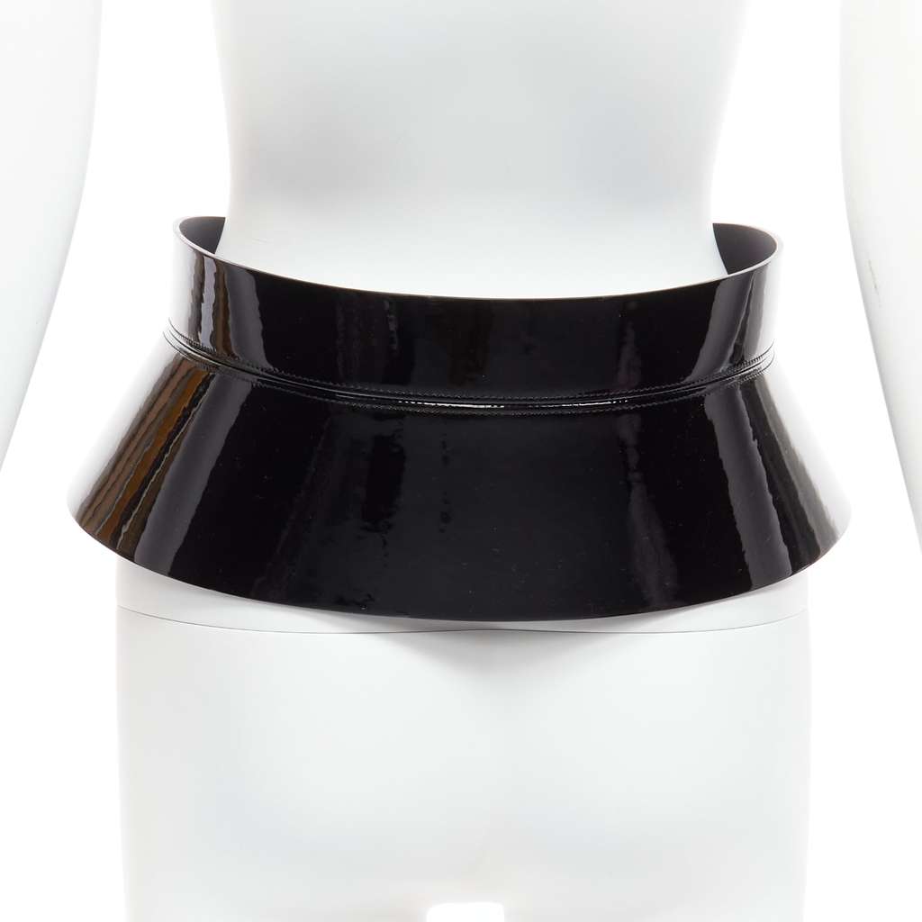 Louis Vuitton Cowhide Gold Buckle Belt Black Very good - Box View