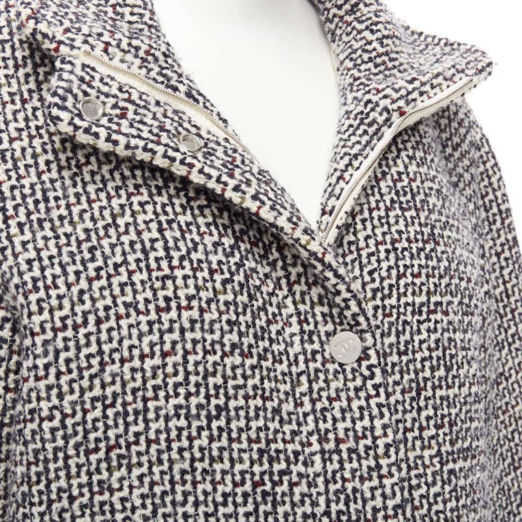 Chanel Reversible Tweed Puffer Coat White Wool Good condition - Back View