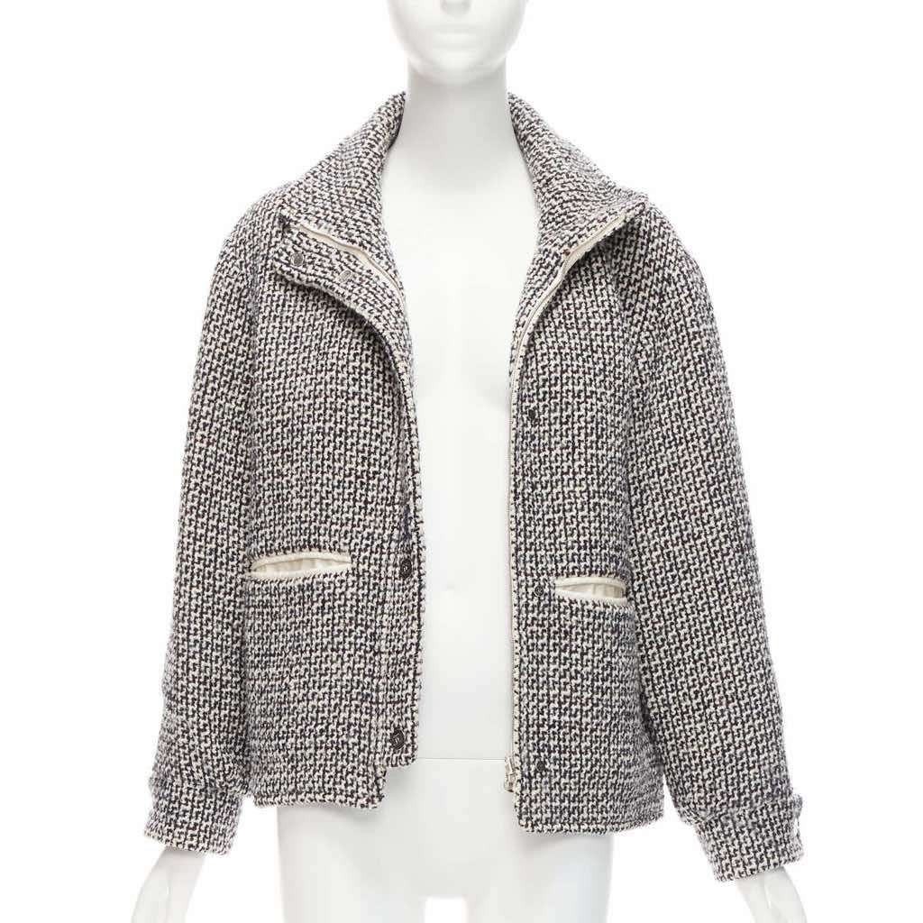 Chanel Reversible Tweed Puffer Coat White Wool Good condition - Inside View