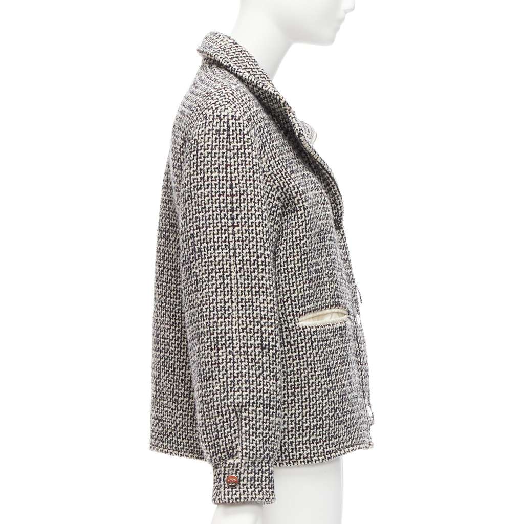 Chanel Reversible Tweed Puffer Coat White Wool Good condition - Box View
