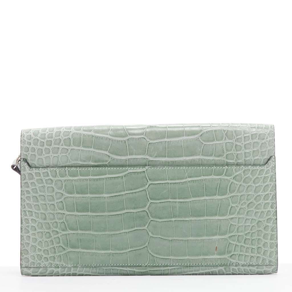 Hermès Goodlock Green Leather Good - Model View