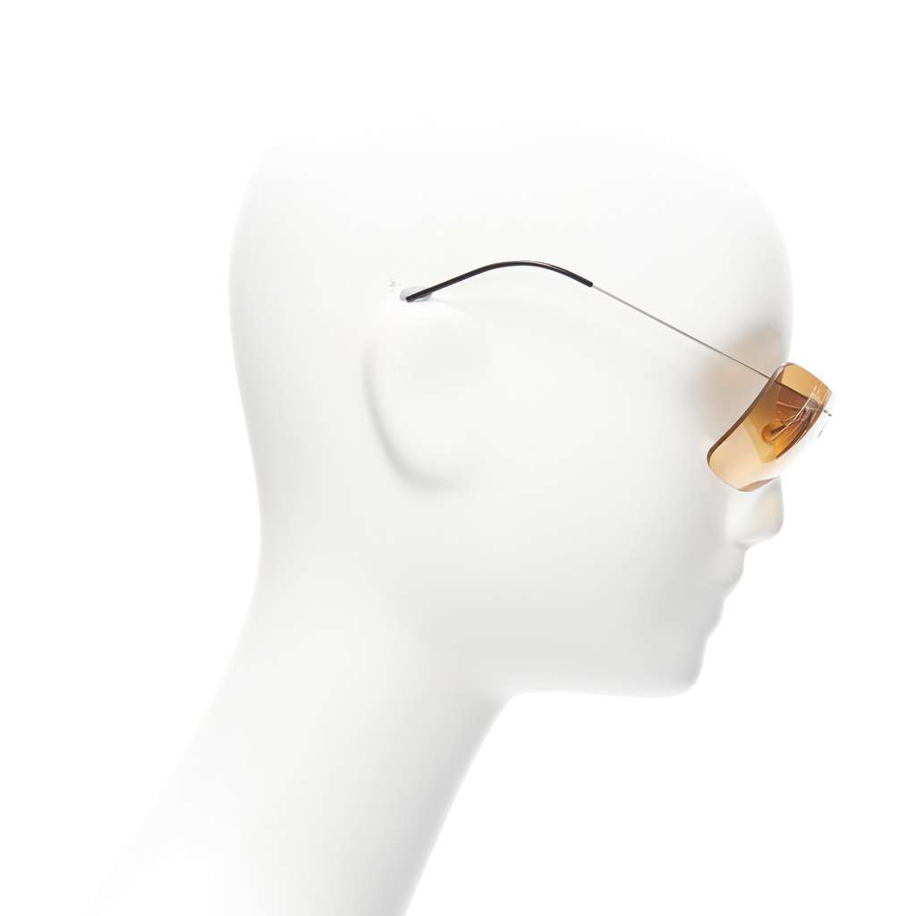 Chanel CC Cyber Sunglasses Yellow Metal Very good - Model View
