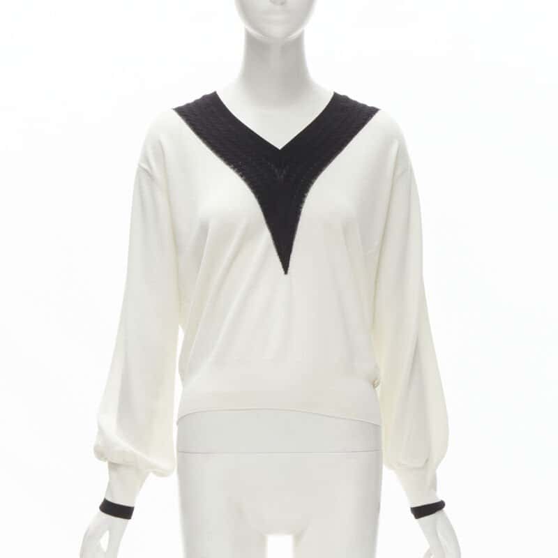 Chanel Chain Schoolgirl Sweater Beige Wool Very good - Front View