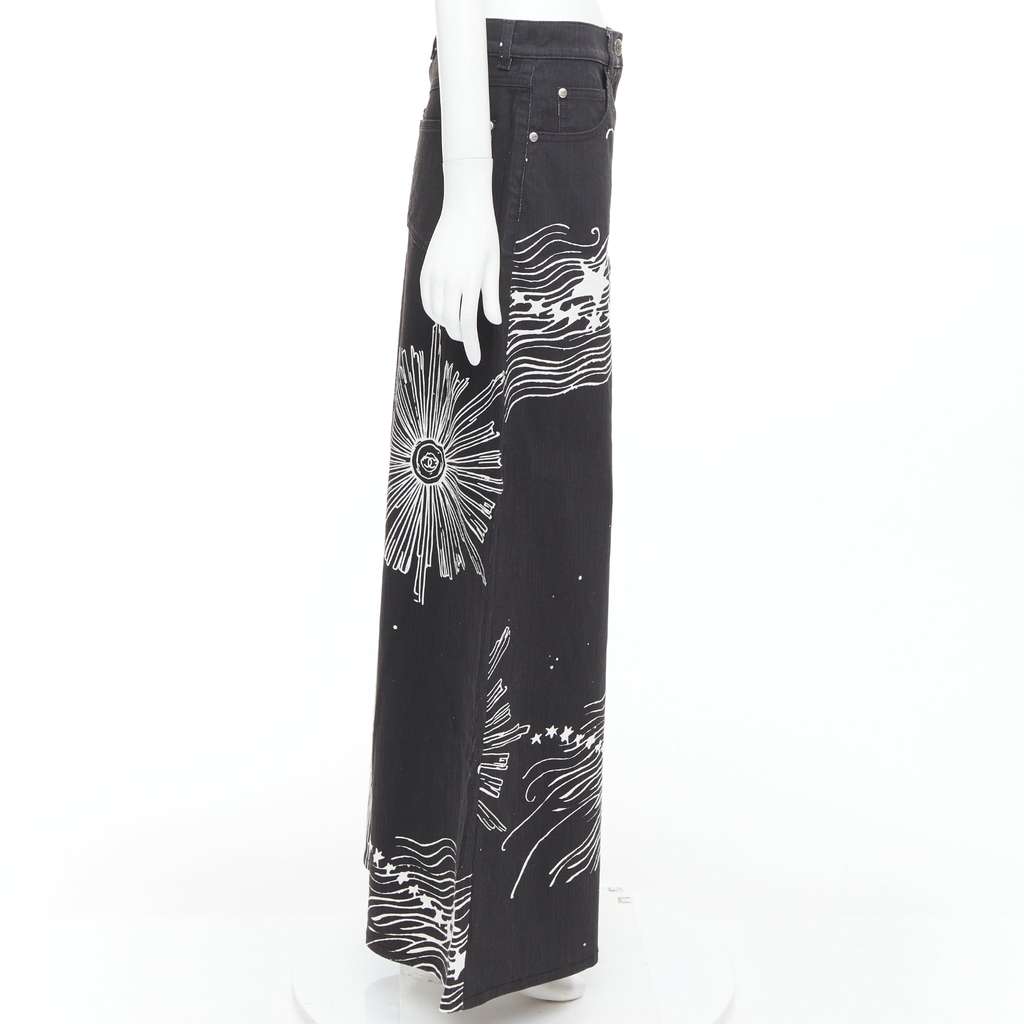 Chanel Horoscope Wide Jeans Black Cotton Never worn, with tag - Model View