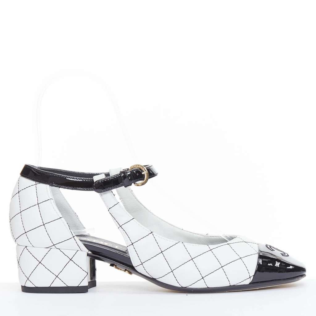 Chanel Studded Wingtip Flats Black Leather Never worn - Front View