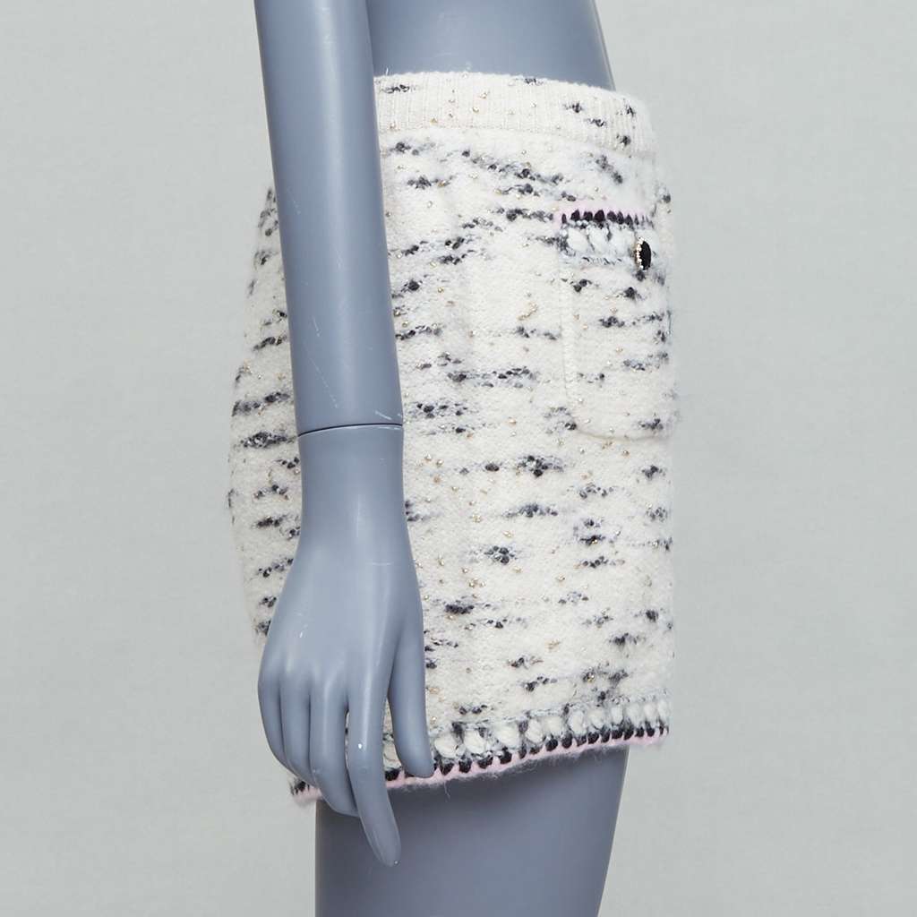 Chanel Tweed Knit Shorts Beige Wool Very good - Model View