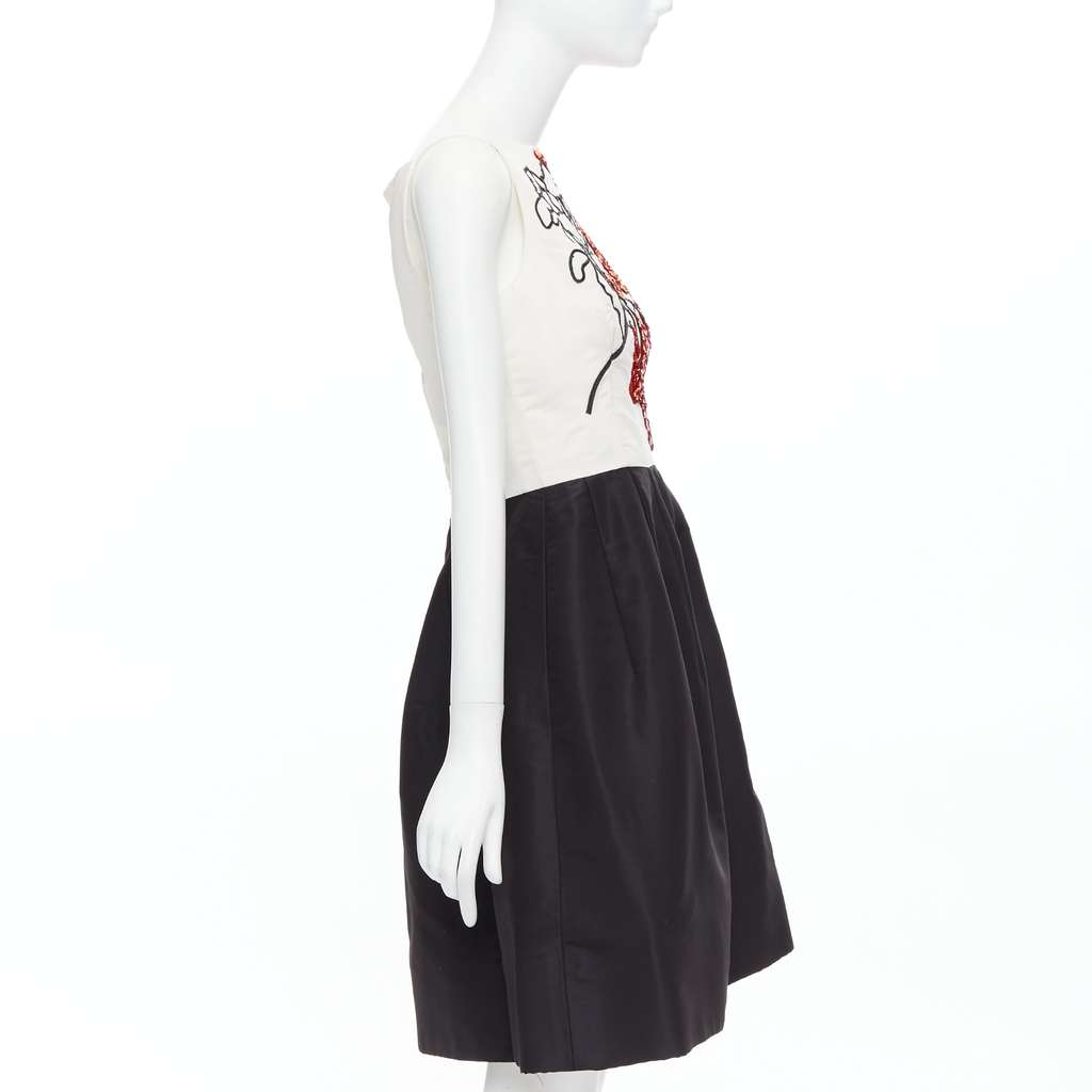 Oscar De La Renta Sequined Bodice Dress Beige Silk Never worn - Model View