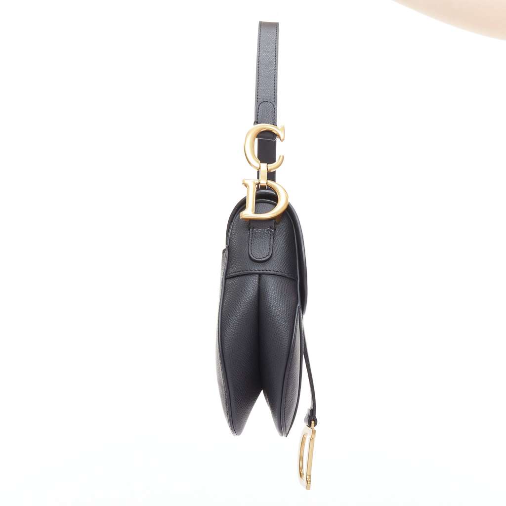 Dior Saddle Black Leather Good condition - Model View