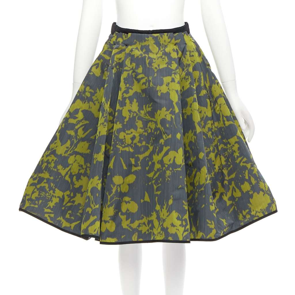Louis Vuitton Floral Velvet Skirt Green Never worn - Front View