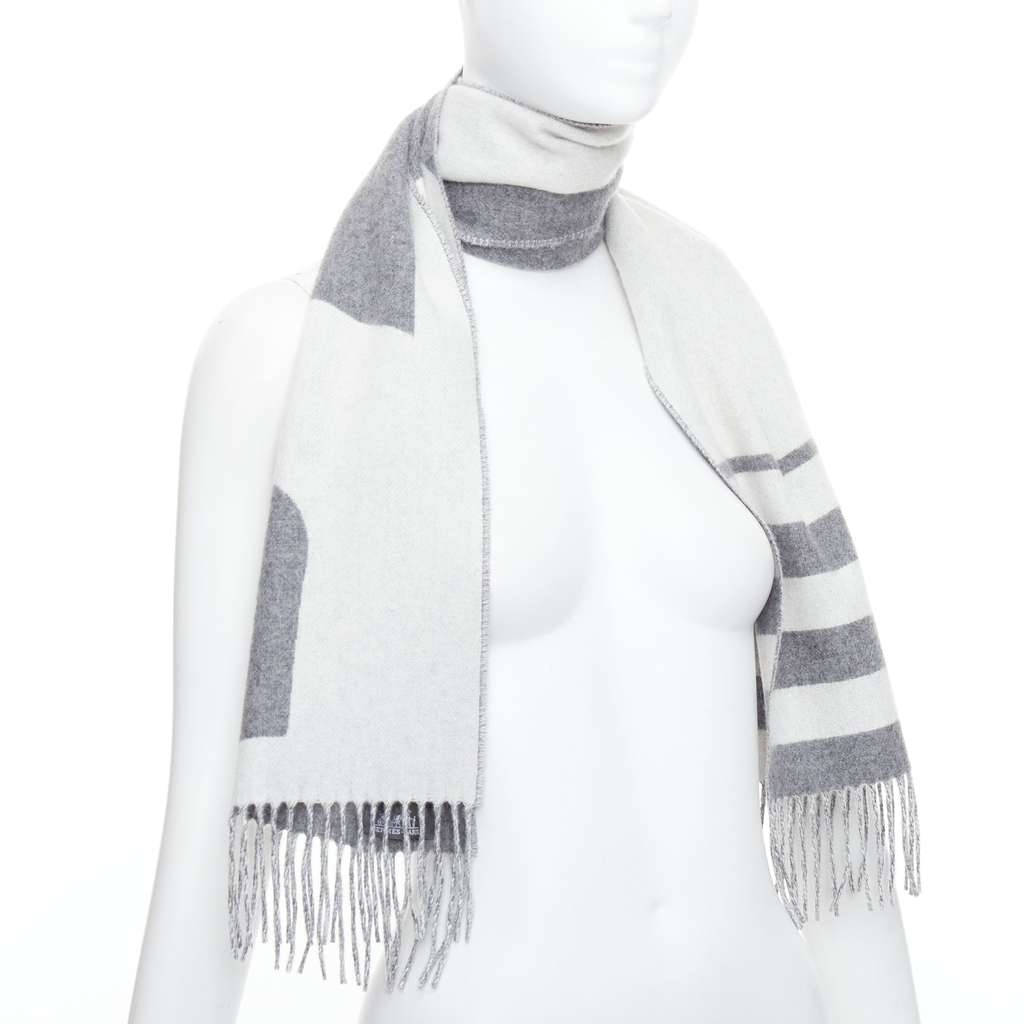 Hermès Horse Head Scarf Grey Cashmere Never worn - Inside View