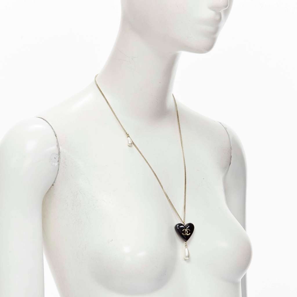 Chanel Heart Logo Necklace Black Metal Never worn - Inside View
