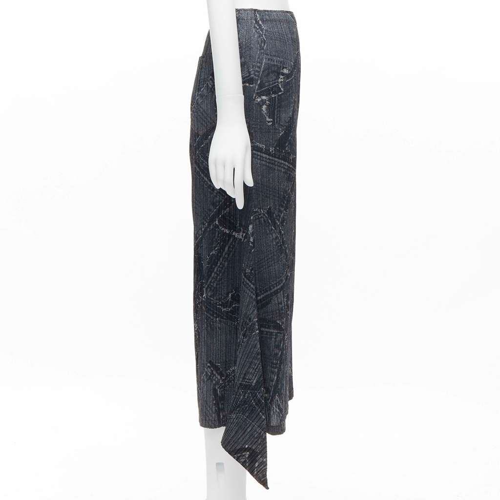 Issey Miyake Denim Pleated Skirt Blue Polyester Never worn - Model View