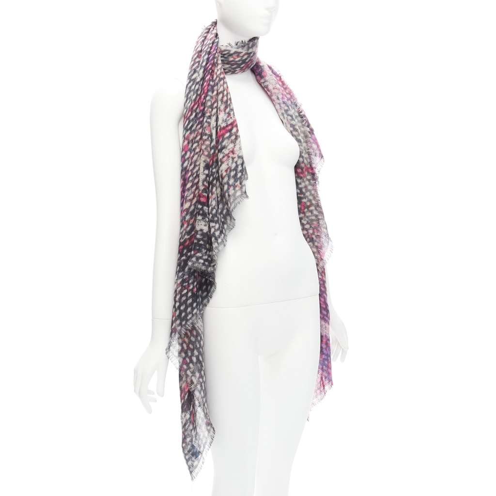 Chanel Oversized Tweed Scarf Purple Cashmere Never worn - Inside View
