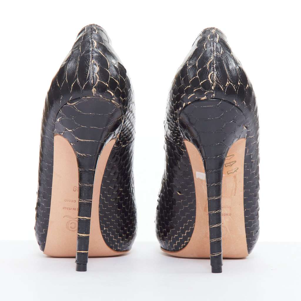 Alexander McQueen Scaled Leather Pumps Black Leather Very good - Box View