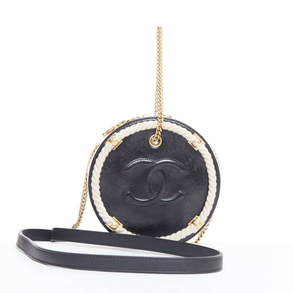 Chanel En Vogue Round Black Leather Very good - Front View