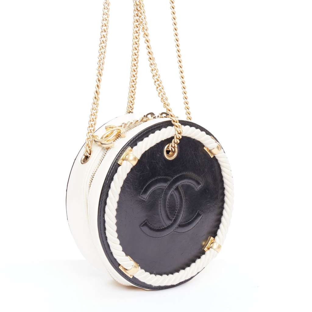 Chanel En Vogue Round Black Leather Very good - Inside View