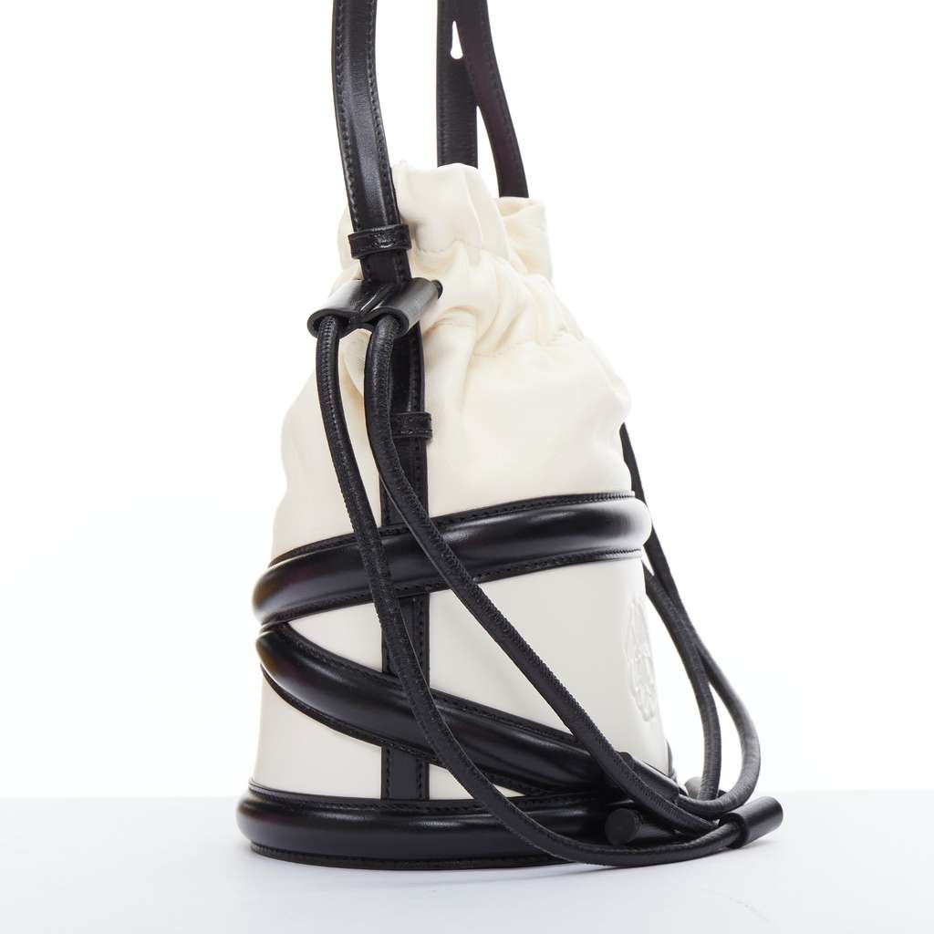 Alexander McQueen Soft Curve Black Leather Very good - Model View