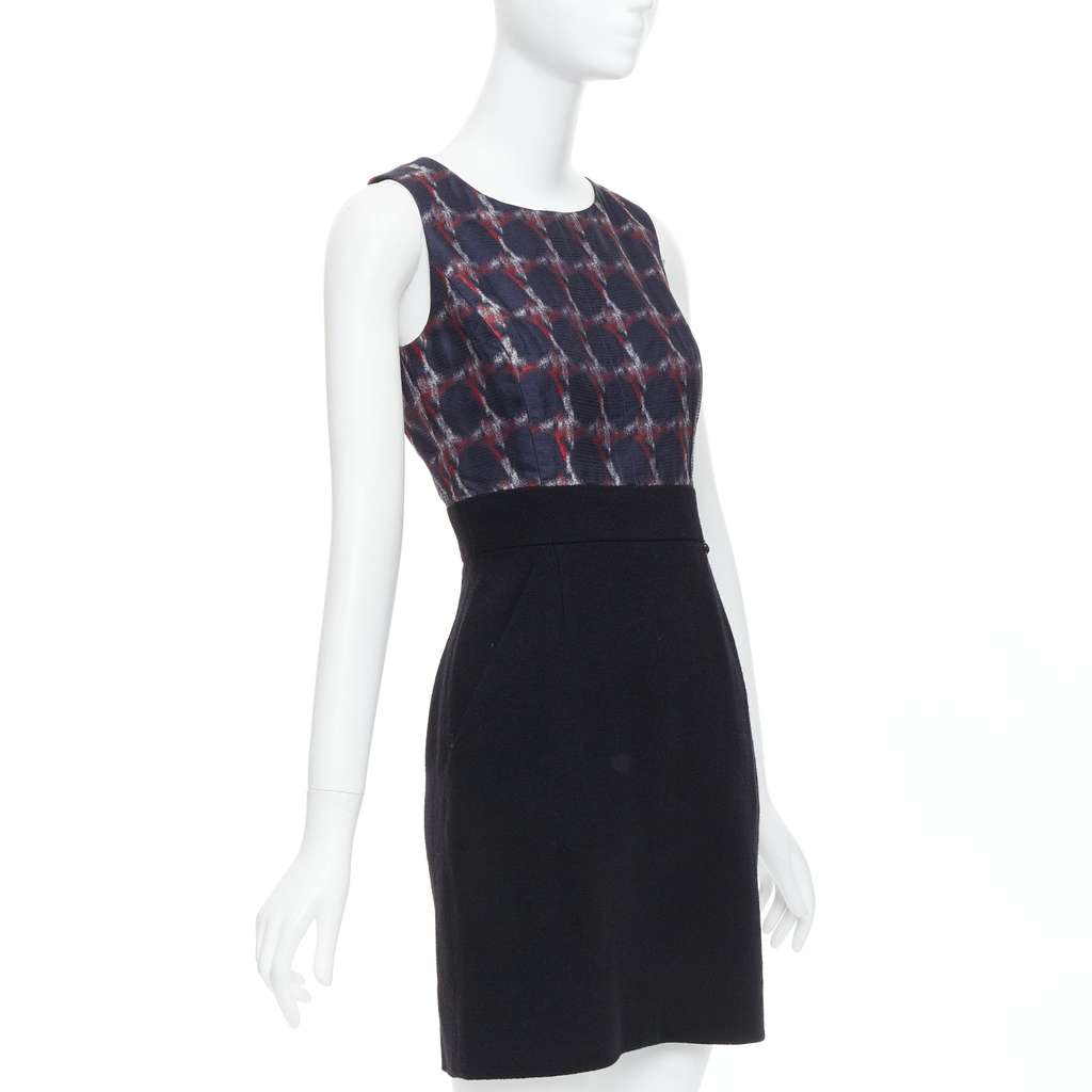 Chanel Houndstooth Shift Dress Black Wool Never worn - Inside View