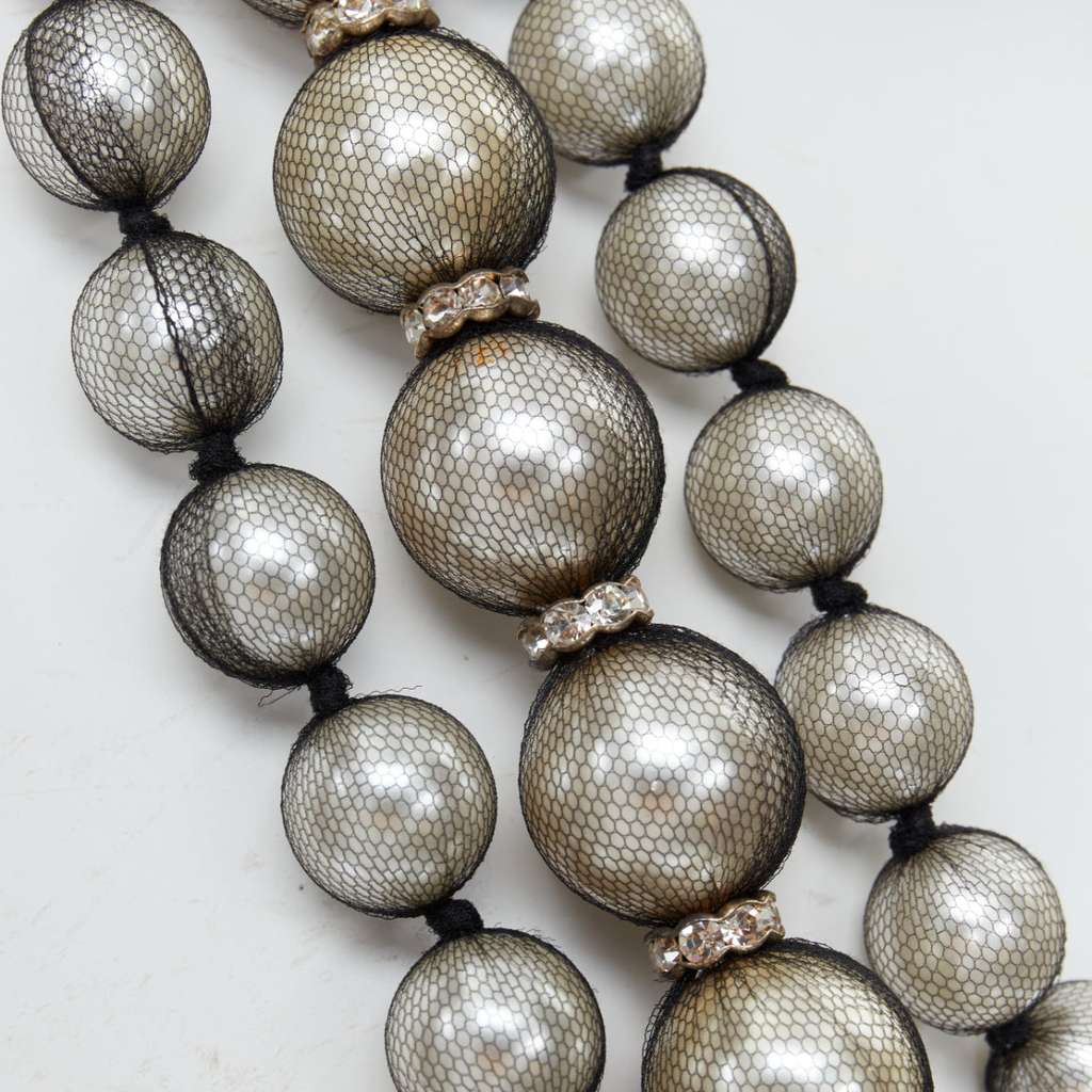 Lanvin Strand Tie Necklace Black Very good - Model View