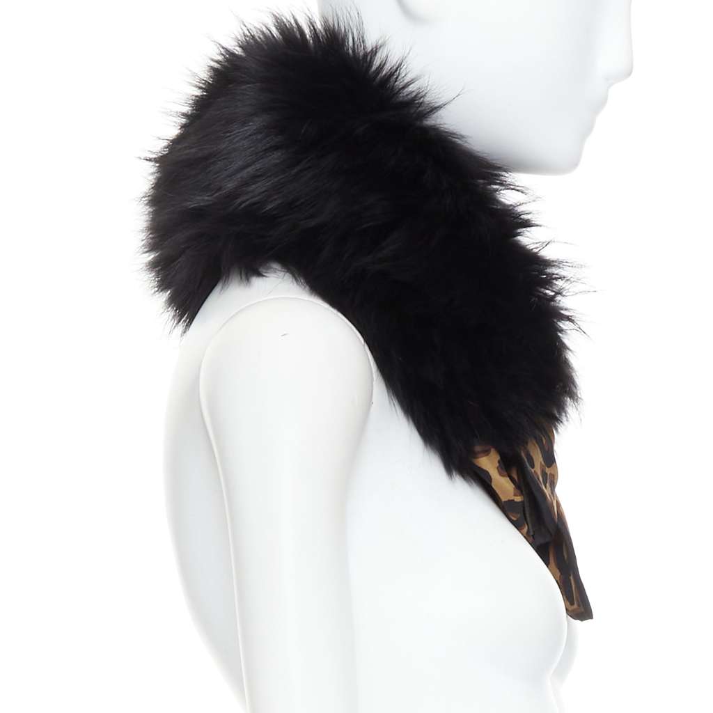 Louis Vuitton Graffiti Collar Scarf Black Fur Very good - Model View