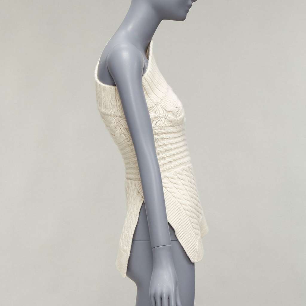 Burberry Cable Knit Pullover Beige Cashmere Never worn - Model View