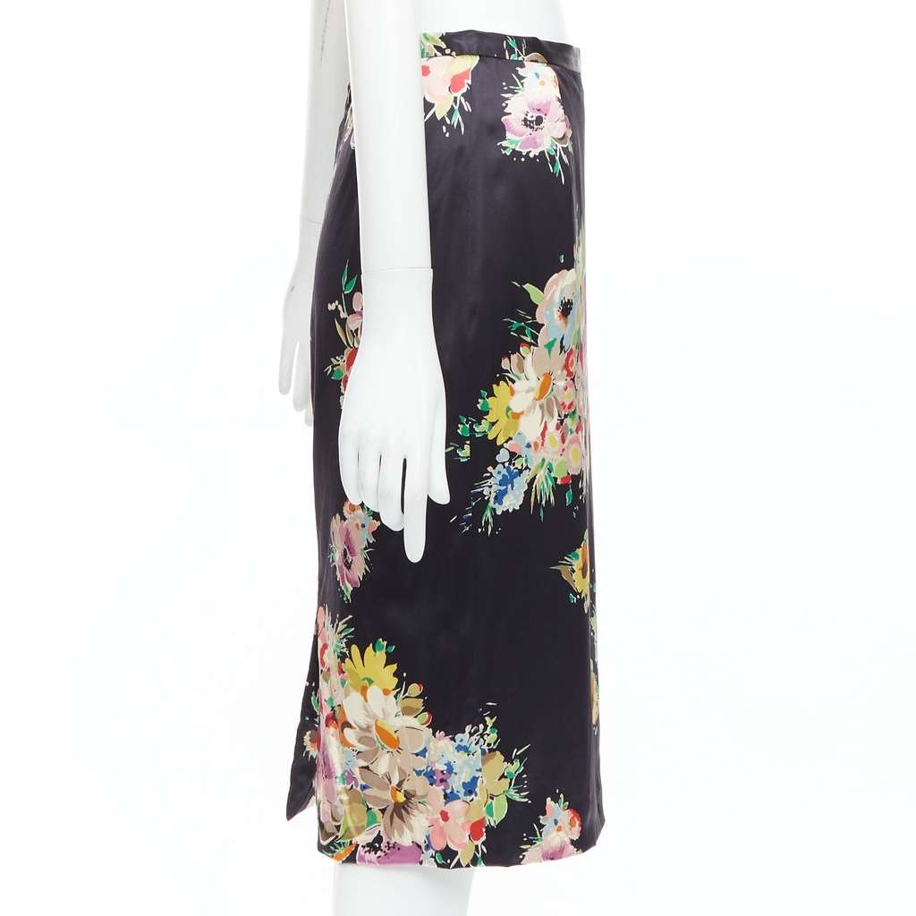 Dolce & Gabbana Floral Pencil Skirt Black Silk Very good condition - Model View