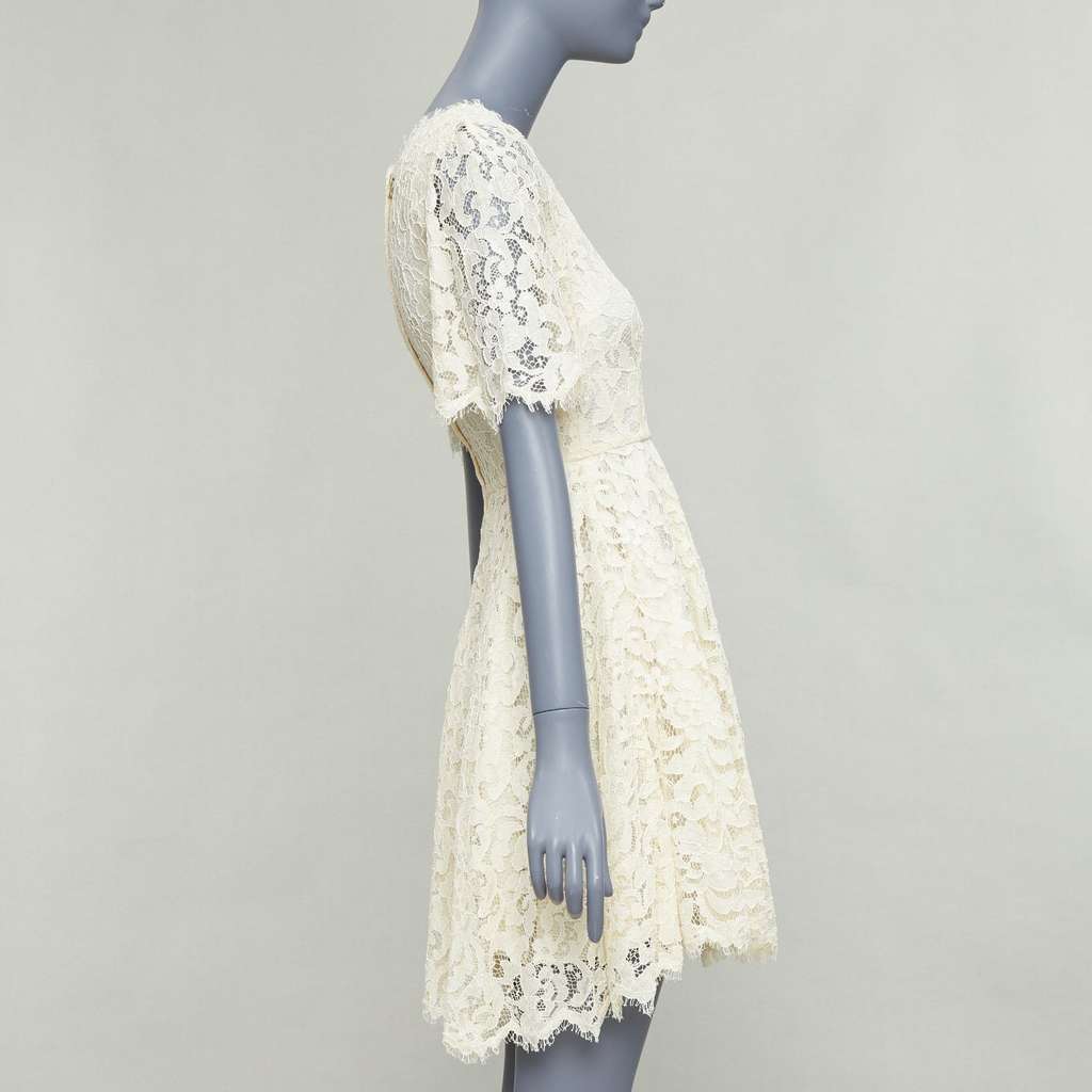 Dolce & Gabbana Floral Lace Dress Beige Very good condition - Model View